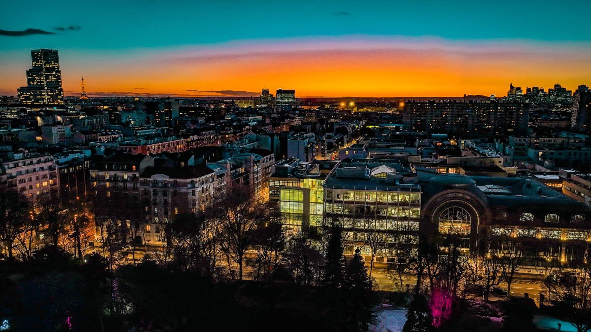 Voco Paris - Porte De Clichy By Ihg Екстериор снимка