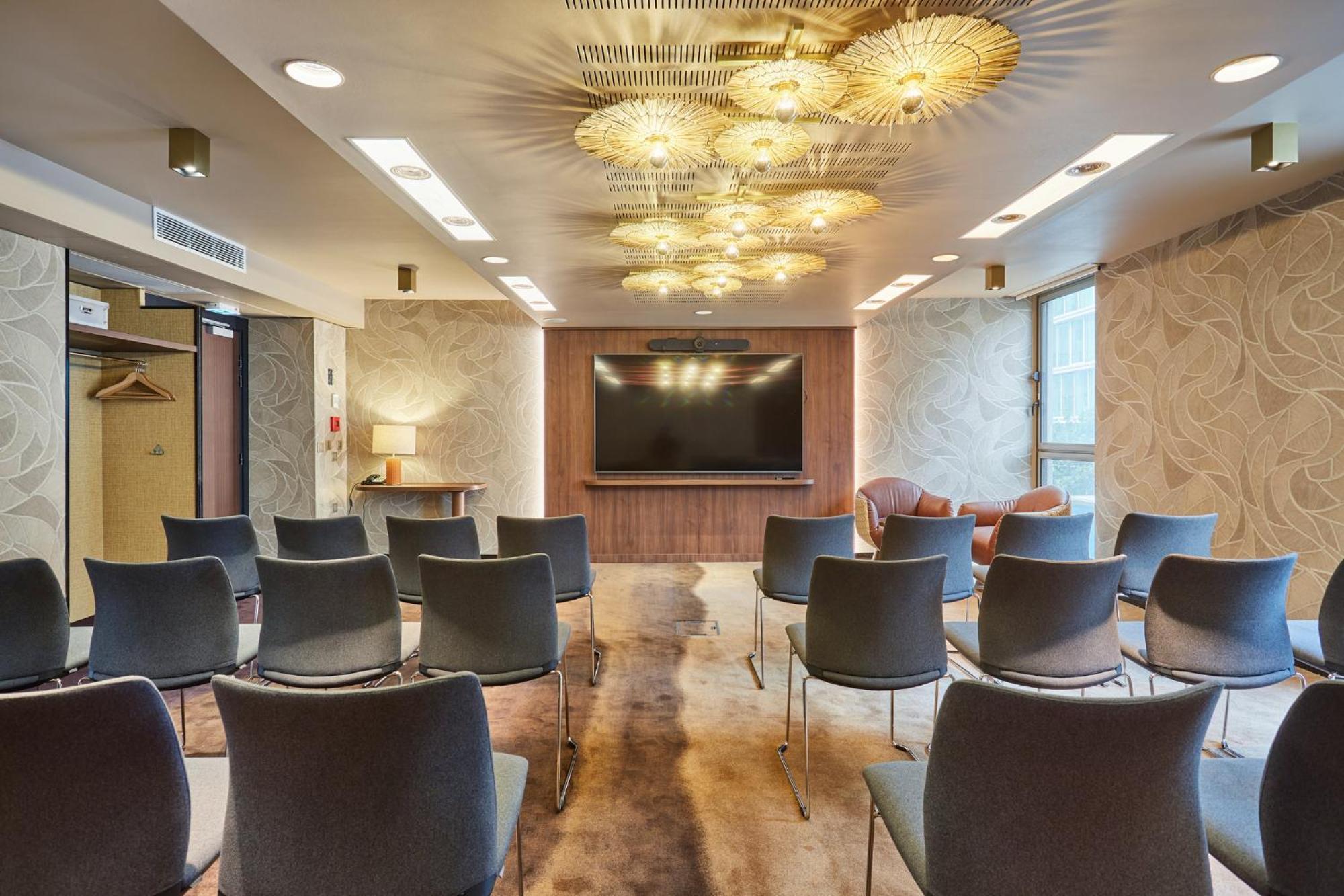 Voco Paris - Porte De Clichy By Ihg Екстериор снимка