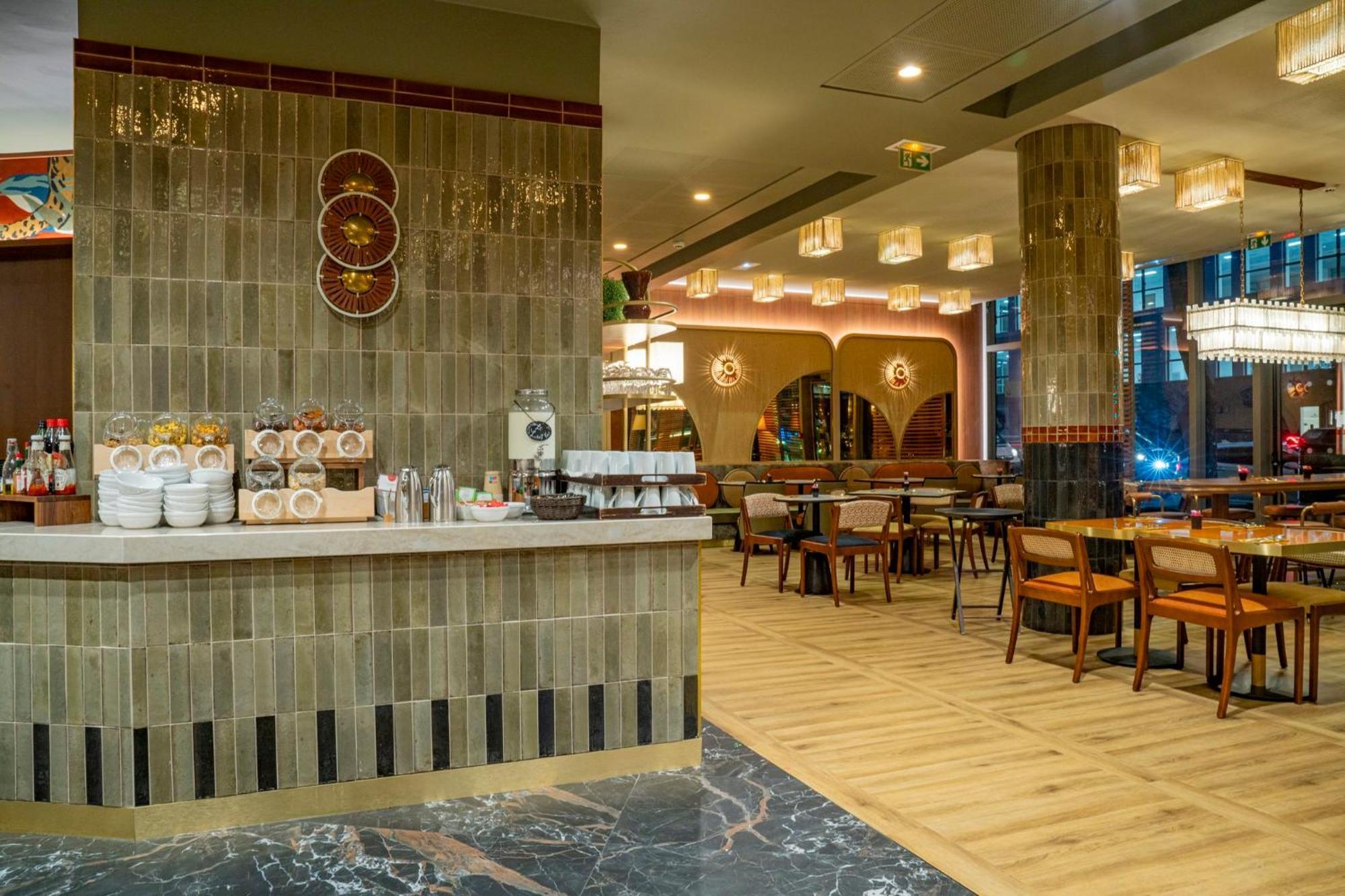 Voco Paris - Porte De Clichy By Ihg Екстериор снимка