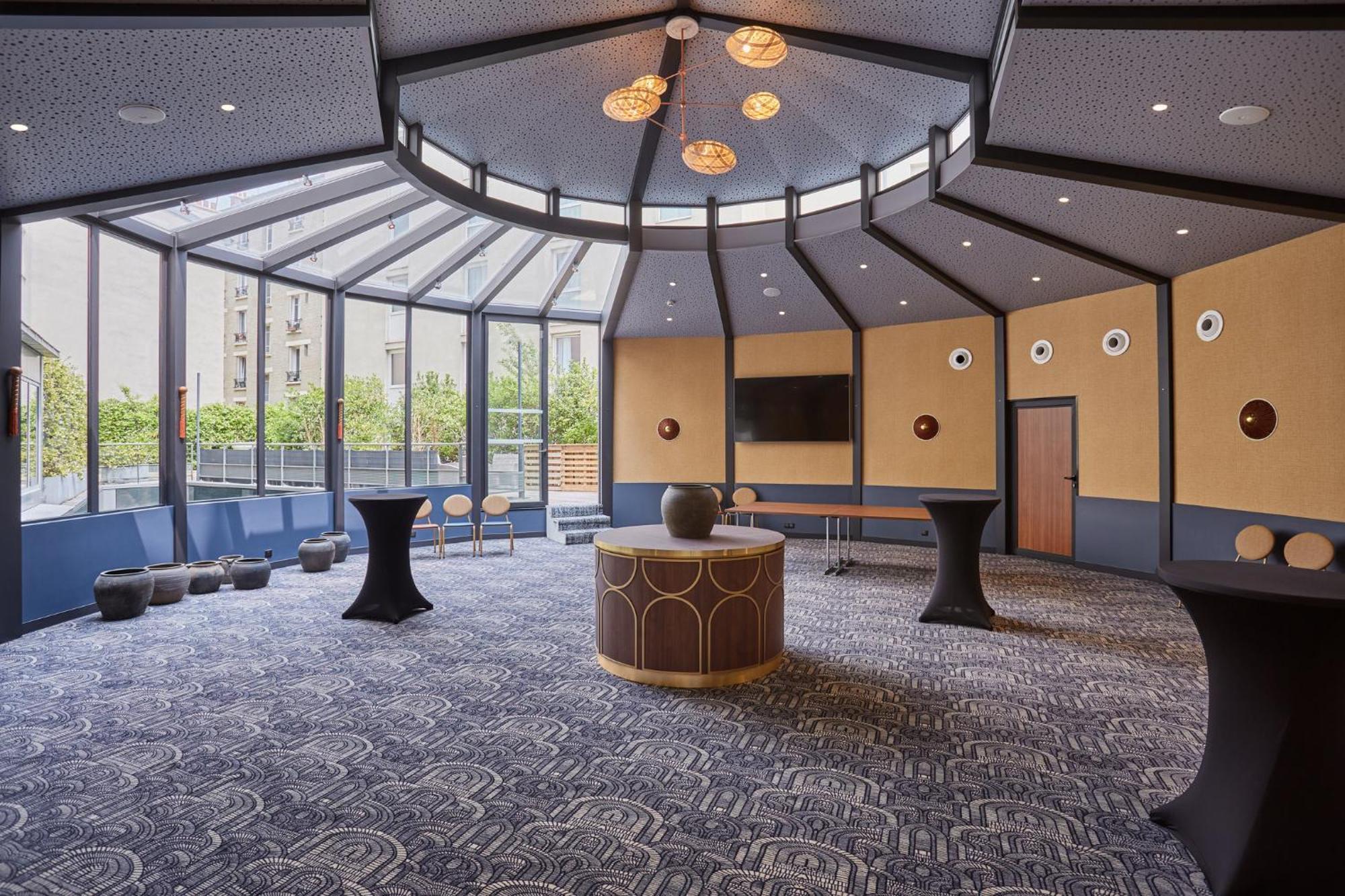 Voco Paris - Porte De Clichy By Ihg Екстериор снимка