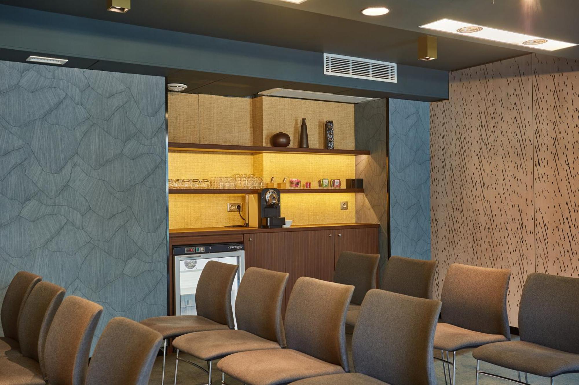 Voco Paris - Porte De Clichy By Ihg Екстериор снимка