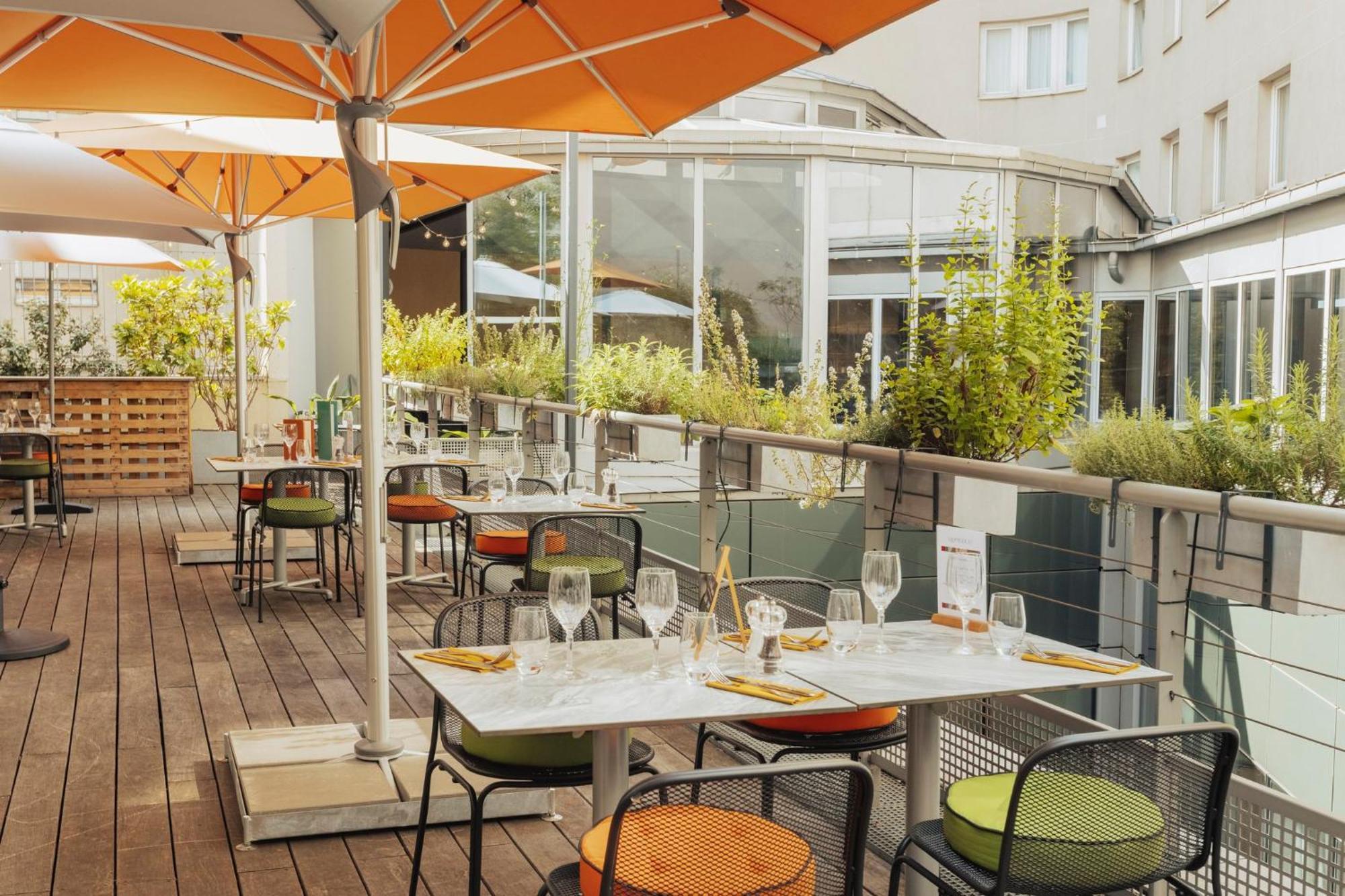 Voco Paris - Porte De Clichy By Ihg Екстериор снимка